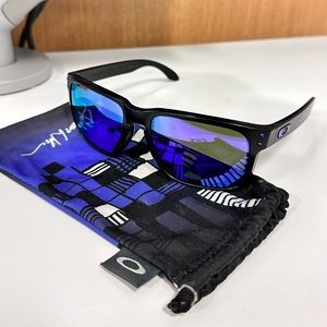 Oakley Holbrook Julian Wilson